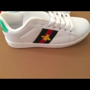 Gucci bee sneakers